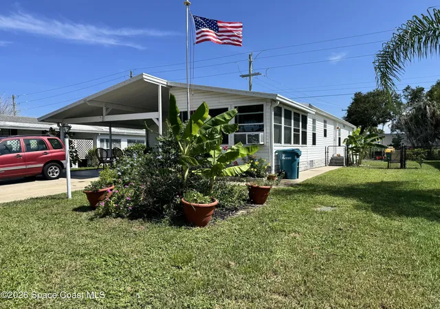 Photo 3 of Manufactured home for sale at 835 Vireo Dr, Sebastian, FL 32976 | MLS# 1084916 | Listing updated on 2026-09-12