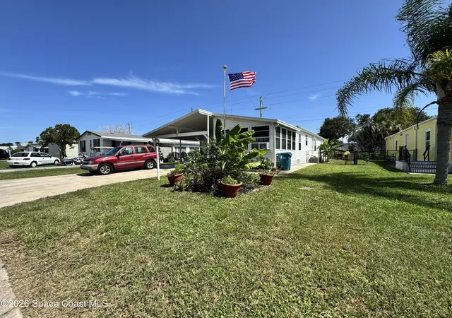 Photo 3 of Manufactured home for sale at 835 Vireo Dr, Sebastian, FL 32976 | MLS# 1084916 | Listing updated on 2026-09-12