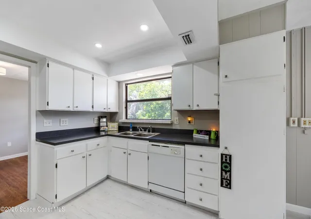 Photo 4 of Single family home for sale at 808 Kensington Dr, Cocoa, FL 32922 | MLS# 1084926 | Listing updated on 2026-09-06