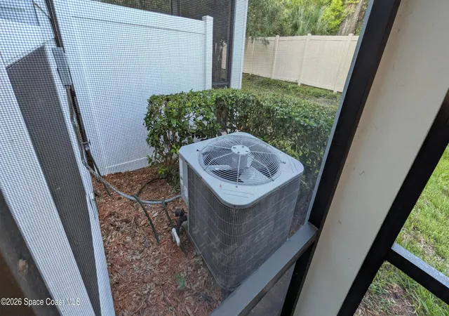 6th image of 1685 Pottsburg Point Dr, Jacksonville, FL 32207 | MLS# 1084850
