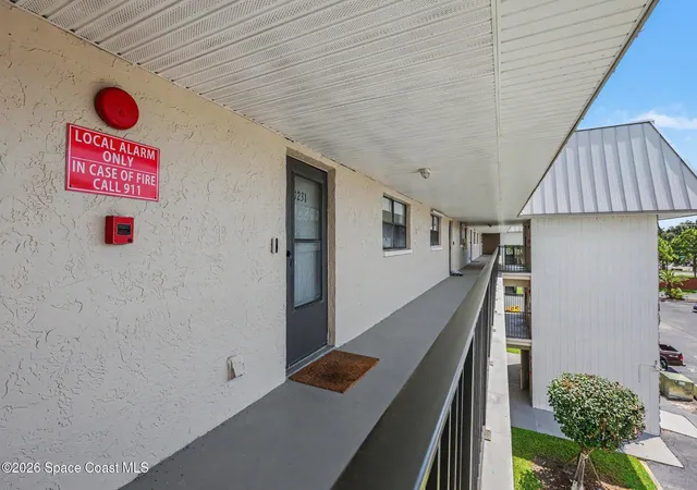 Listing Photo 4 - Condo for sale in building located at 305 Tangle Run Blvd, Melbourne, FL 32940 - Unit #1231