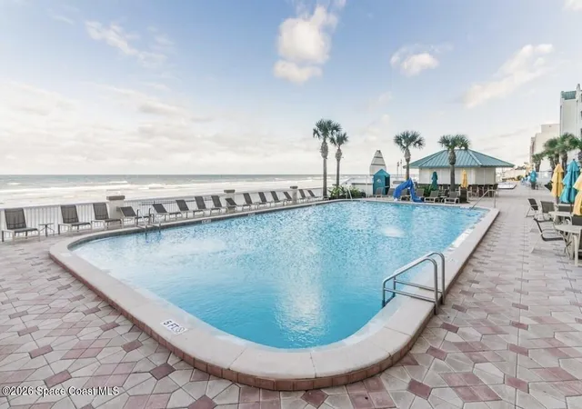 Listing Photo 4 - Condo for sale in building located at 2700 N Atlantic Ave, Daytona Beach, FL 32118 - Unit #1220