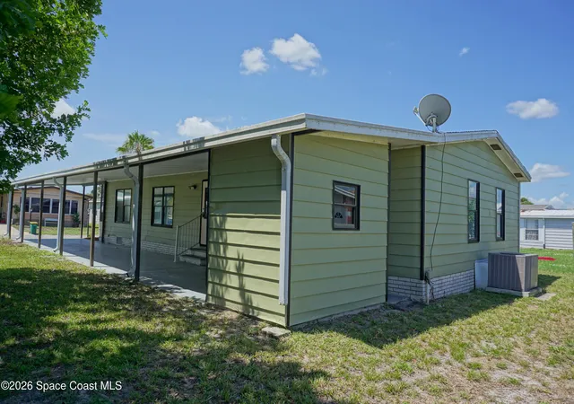 Photo 4 of Manufactured home for sale at 434 Royal Tern Dr, Sebastian, FL 32976 | MLS# 1085015 | Listing updated on 2026-09-18