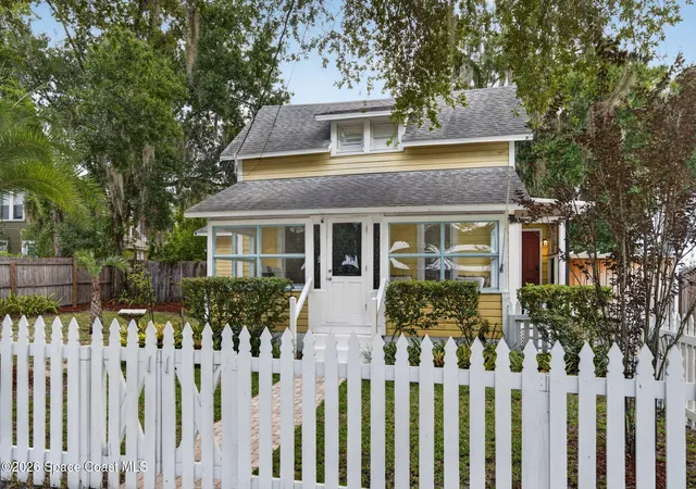 1st image of 834 N Alexander St, Mount Dora, FL 32757 | MLS# 1085132