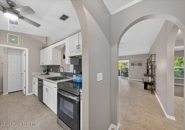 Photo 3 of Single family home for sale at 1552 Vista Lake Cir, Melbourne, FL 32904 | MLS# 1085373 | Listing updated on 2026-09-17