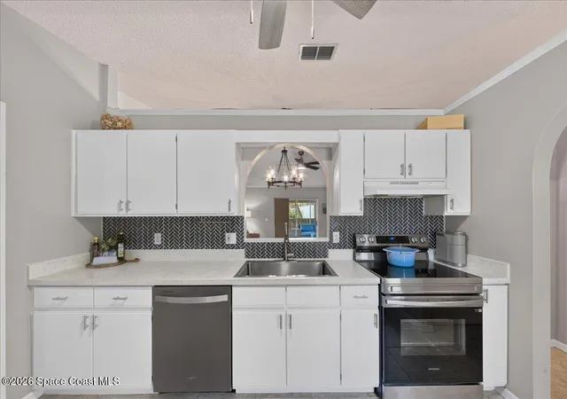Photo 4 of Single family home for sale at 1552 Vista Lake Cir, Melbourne, FL 32904 | MLS# 1085373 | Listing updated on 2026-09-17