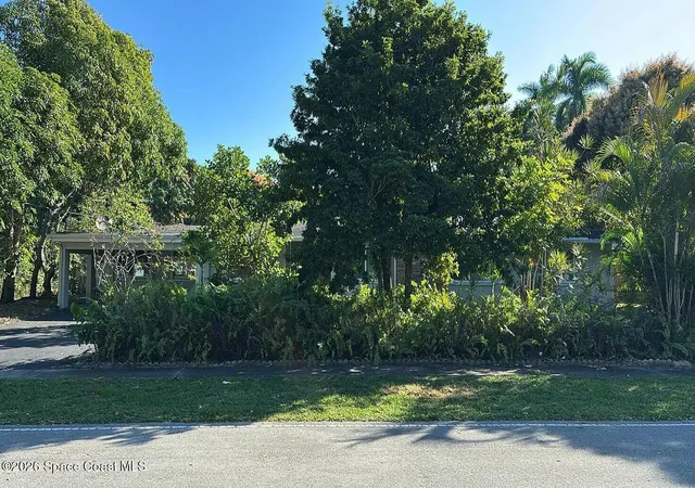 1st image of 824 Holly Ln, Plantation, FL 33317 | MLS# 1085148