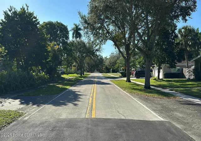 4th image of 824 Holly Ln, Plantation, FL 33317 | MLS# 1085148