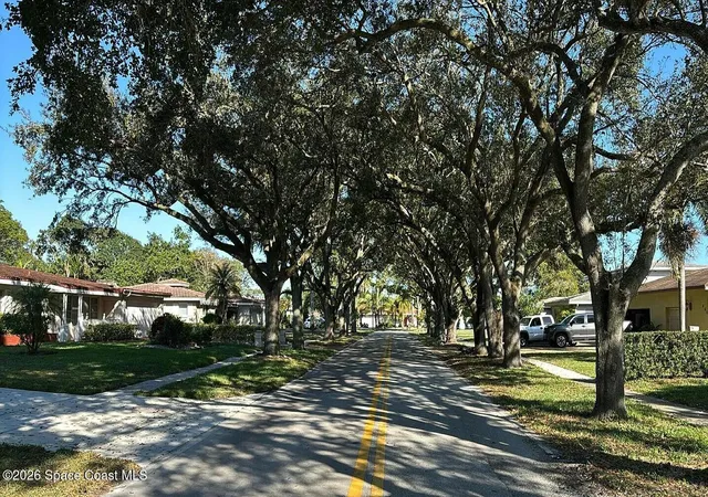 5th image of 824 Holly Ln, Plantation, FL 33317 | MLS# 1085148