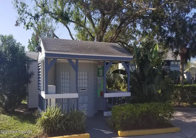 Listing Photo 2 - Condo for sale in building located at 4880 Lake Waterford Wy W, Melbourne, FL 32901 - Unit #3-220