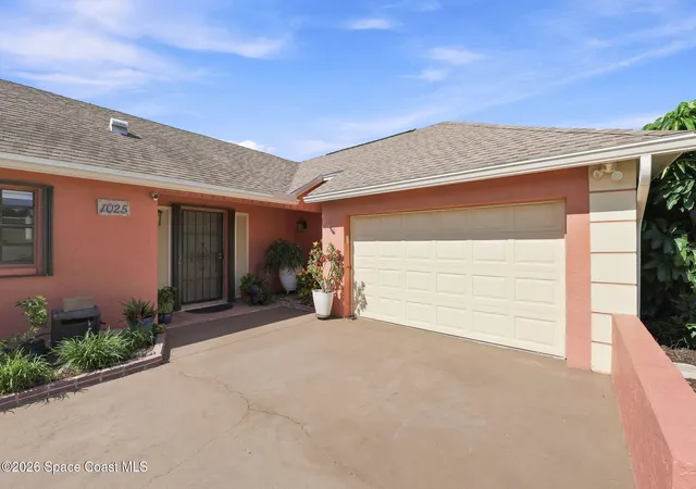 Photo 3 of Sale Pending at 1025 Park Ridge Pl, Melbourne, FL 32940 | MLS# 1085303 | Listing updated on 2026-09-07