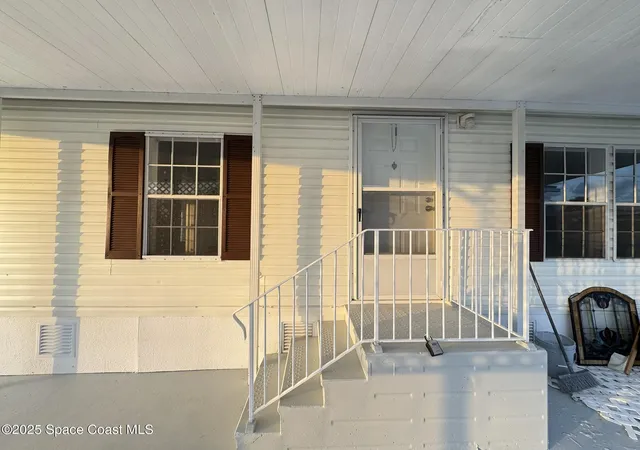 3rd image of 1001 Waterway Dr, Sebastian, FL 32976 | MLS# 1085377