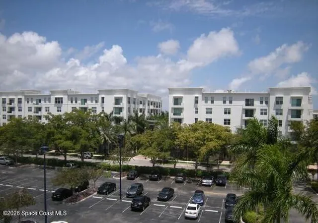 3rd image of 2421 Ne 65Th St #415, Fort Lauderdale, FL 33308 | MLS# 1085321