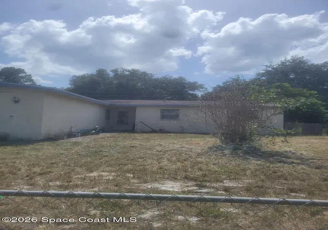 Photo 3 of Sale Pending at 829 Evening Side Dr, Cocoa, FL 32922 | MLS# 1085399 | Listing updated on 2026-08-25
