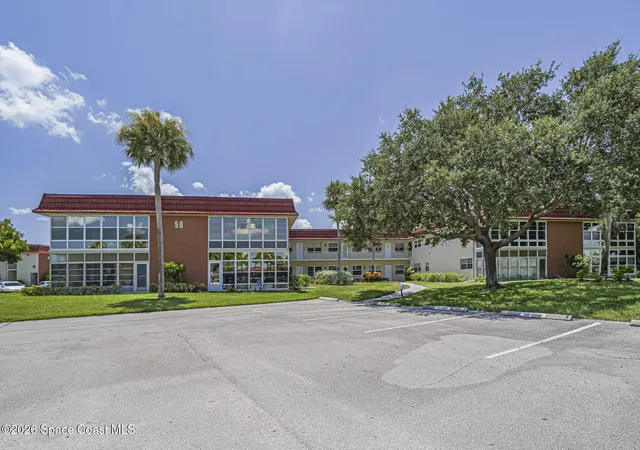 2nd image of 50 Woodland Dr #202, Vero Beach, FL 32962 | MLS# 1085431
