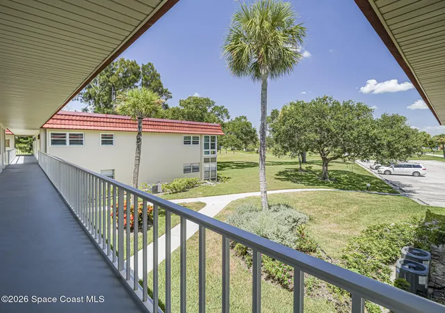 3rd image of 50 Woodland Dr, Vero Beach, FL 32962