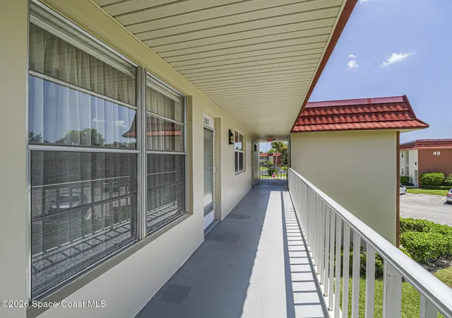 4th image of 50 Woodland Dr, Vero Beach, FL 32962