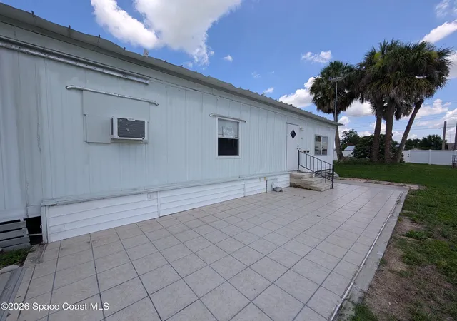 Photo 3 of Sale Pending at 1509 Skyview Blvd, Lakeland, FL 33801 | MLS# 1085485 | Listing updated on 2026-08-22