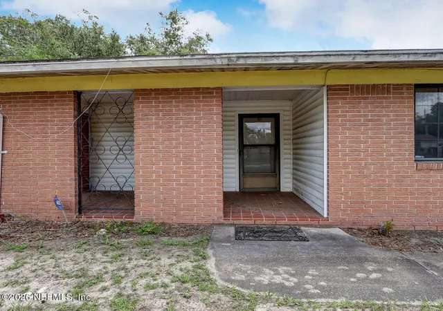 Photo 4 of Single family home for sale at 3840 Harbor View Ct, Jacksonville, FL 32208 | MLS# 2156072 | Listing updated on 2026-08-11