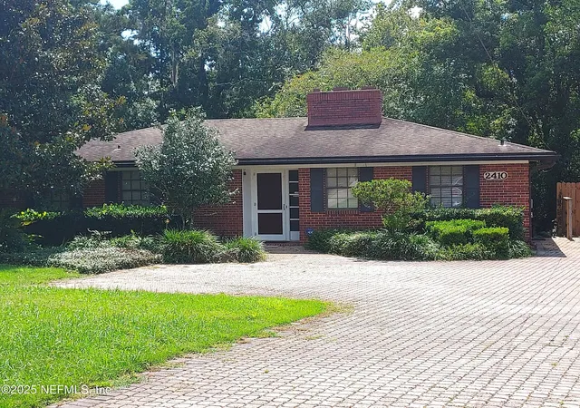 Photo 3 of Single family home for sale at 2410 Cedar Shrs Cir, Jacksonville, FL 32210 | MLS# 2158231 | Listing updated on 2026-09-23