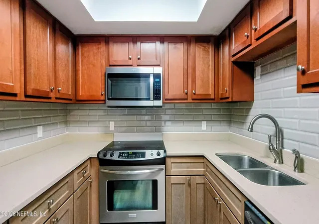 Listing Photo 4 - Condo for sale in building located at 103 Courageous Ct N, Jacksonville, FL 32233 - Unit #103