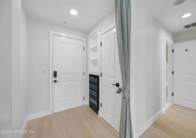 Photo 3 of Condo for sale at 400 E Bay St #804, Jacksonville, FL 32202 | MLS# 2155781 | Listing updated on 2026-09-22