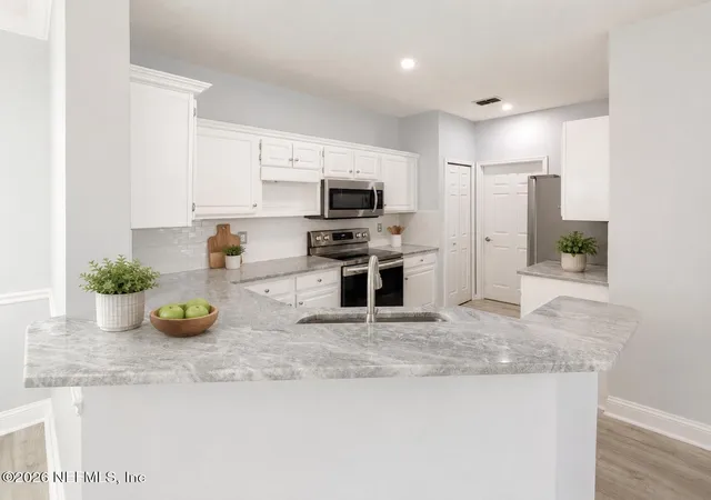 2nd image of 10000 Gate Pkwy #726, Jacksonville, FL 32246 | MLS# 2130130
