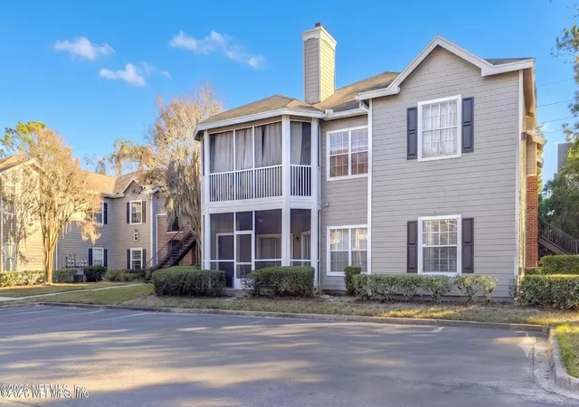 2nd image of 10000 Gate Pkwy, Jacksonville, FL 32246