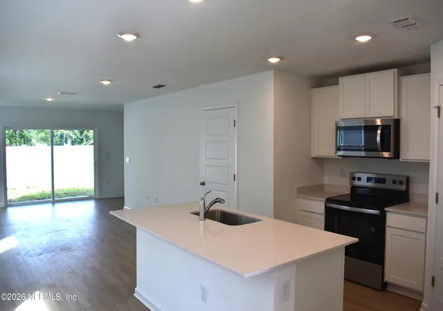 Photo 4 of Sale Pending at 2718 Iron Rock Ct, Jacksonville, FL 32254 | MLS# 2144977 | Listing updated on 2026-08-17