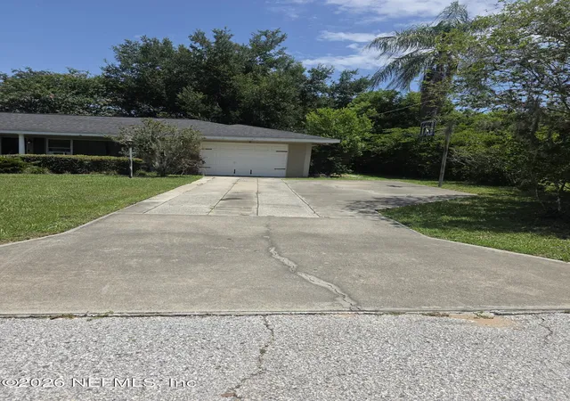 Photo 2 of Single family home for sale at 36913 Center Ave, Dade City, FL 33525 | MLS# 2159362 | Listing updated on 2026-08-09
