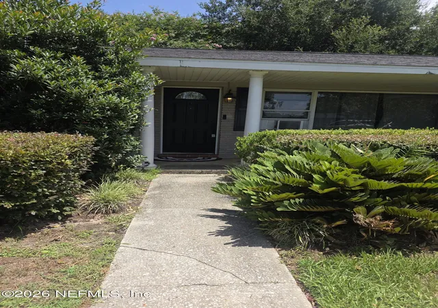 Photo 3 of Single family home for sale at 36913 Center Ave, Dade City, FL 33525 | MLS# 2159362 | Listing updated on 2026-08-09