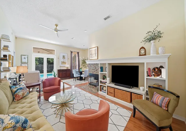 Photo 3 of Sale Pending at 4067 Bald Eagle Ln, Jacksonville, FL 32257 | MLS# 2157497 | Listing updated on 2026-09-10