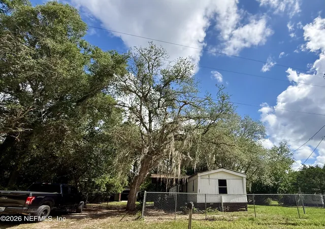 2nd image of 222 Pine St, Hawthorne, FL 32640 | MLS# 2156803
