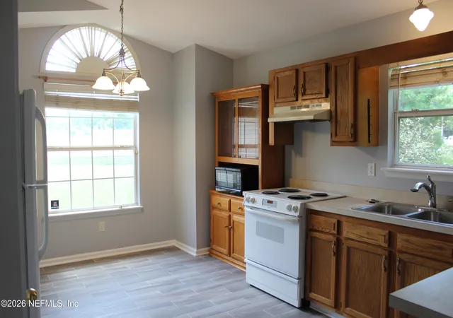 Photo 3 of Single family home for sale at 612 S Vermont Ave, Green Cove Springs, FL 32043 | MLS# 2150000 | Listing updated on 2026-09-28