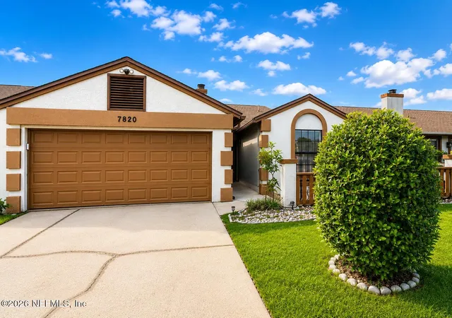 Photo 1 of Sale Pending at 7820 Fawn Brk Cir E, Jacksonville, FL 32256 | MLS# 2152983 | Listing updated on 2026-09-02