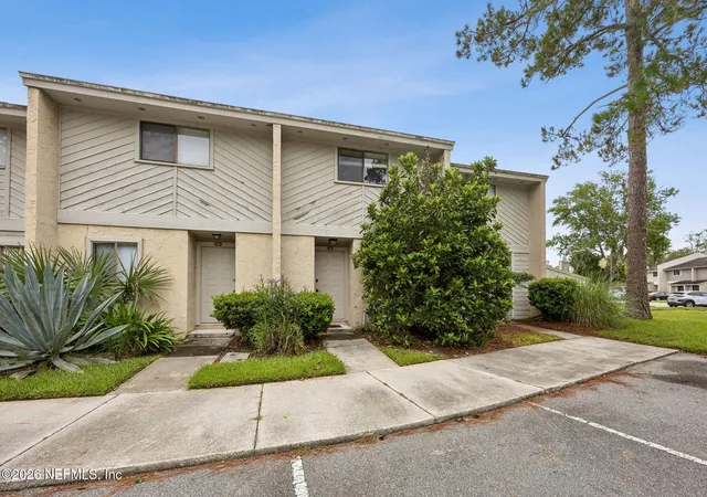 2nd image of 3801 Crown Pt Rd, Jacksonville, FL 32257