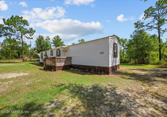 Photo 3 of Manufactured home for sale at 174 Union Ave, Interlachen, FL 32148 | MLS# 2155462 | Listing updated on 2026-09-21