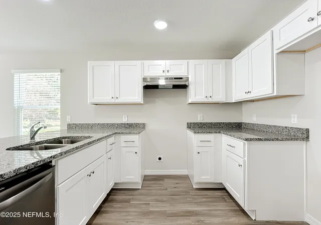 Listing Photo 5 - Condo for sale in building located at 5669 George Ct, Jacksonville, FL 32277 - Unit #101