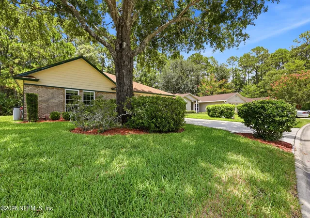 Photo 2 of Single family home for sale at 5427 Blue Pacific Dr, Jacksonville, FL 32257 | MLS# 2155632 | Listing updated on 2026-08-12