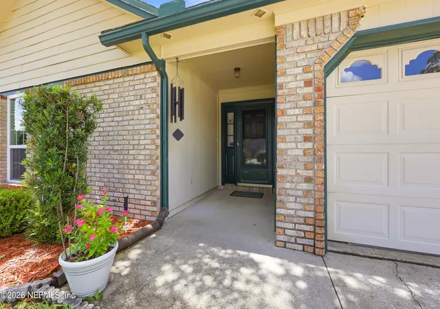 Photo 3 of Single family home for sale at 5427 Blue Pacific Dr, Jacksonville, FL 32257 | MLS# 2155632 | Listing updated on 2026-08-12
