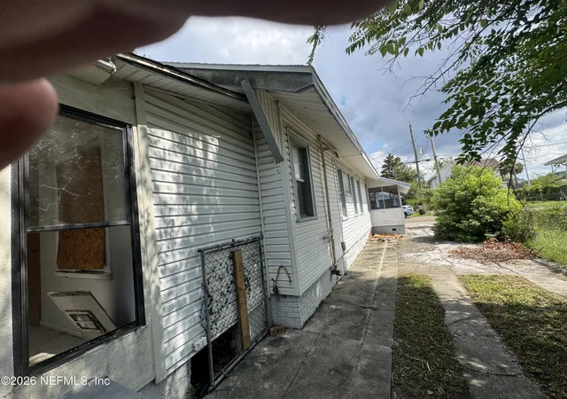 Photo 3 of Sale Pending at 33 E 18th Street, Jacksonville, FL 32206 | MLS# 2156076 | Listing updated on 2026-09-04
