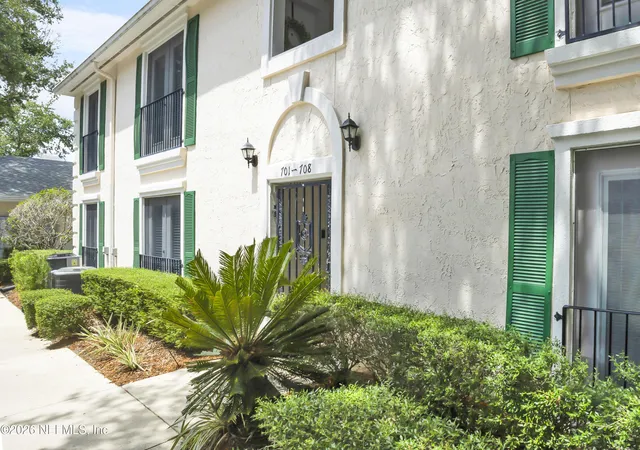 2nd image of 13715 Richmond Park Dr N, Jacksonville, FL 32224