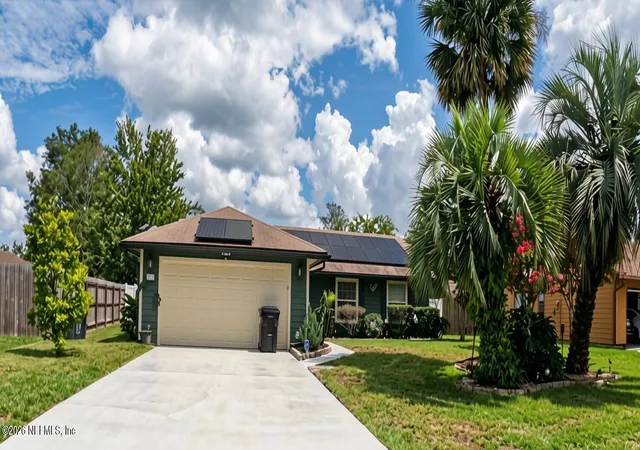 Photo 2 of Single family home for sale at 808 Elmwood St, Orange Park, FL 32065 | MLS# 2156187 | Listing updated on 2026-08-25