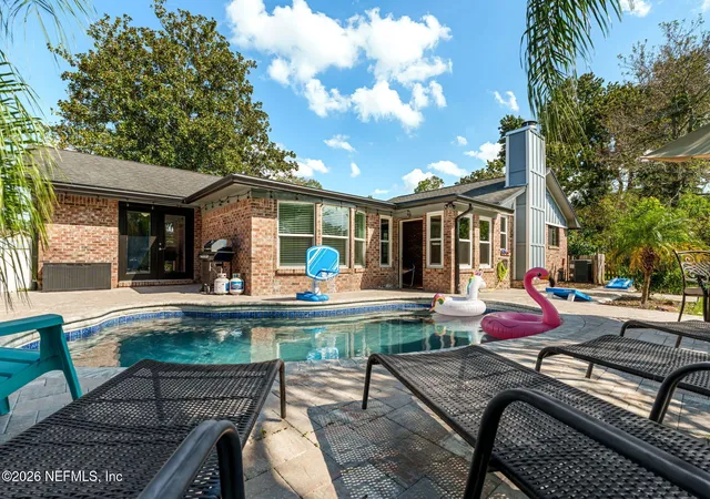 Photo 2 of Sale Pending at 10320 Autumn Valley Rd, Jacksonville, FL 32257 | MLS# 2156230 | Listing updated on 2026-07-24