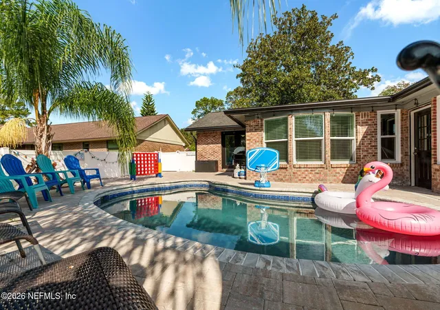 Photo 3 of Sale Pending at 10320 Autumn Valley Rd, Jacksonville, FL 32257 | MLS# 2156230 | Listing updated on 2026-07-24