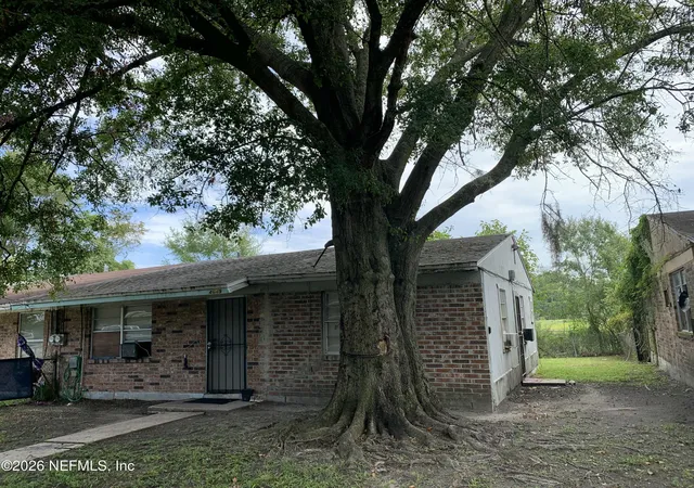 Photo 3 of Single family home for sale at 4649 N Ken Knight Dr, Jacksonville, FL 32209 | MLS# 2156227 | Listing updated on 2026-08-10