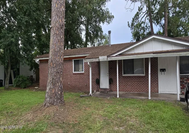 Photo 1 of Sale Pending at 5540 Fargo Dr N, Jacksonville, FL 32207 | MLS# 2156243 | Listing updated on 2026-08-26