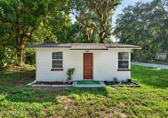 Photo 1 of Single family home for sale at 4951 Halls Dr, Jacksonville, FL 32207 | MLS# 2156256 | Listing updated on 2026-08-01