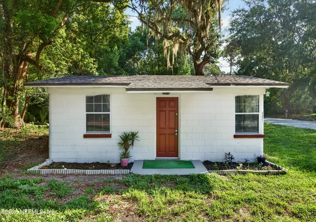 Photo 3 of Single family home for sale at 4951 Halls Dr, Jacksonville, FL 32207 | MLS# 2156256 | Listing updated on 2026-08-01