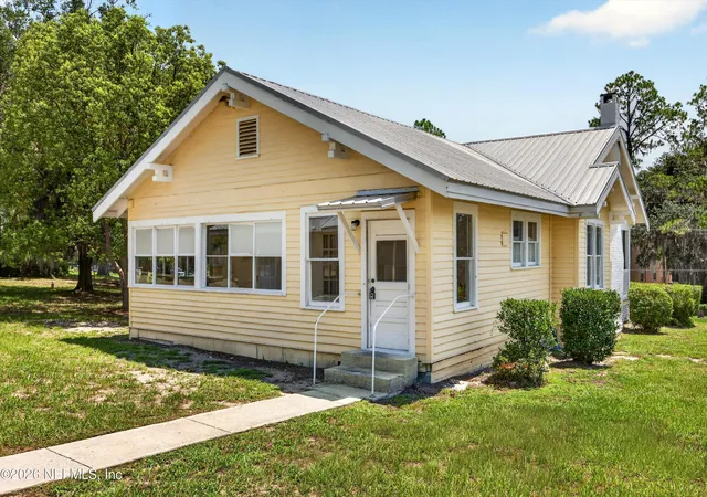 Photo 4 of Single family home for sale at 101 N Lake St, Crescent City, FL 32112 | MLS# 2156334 | Listing updated on 2026-10-07